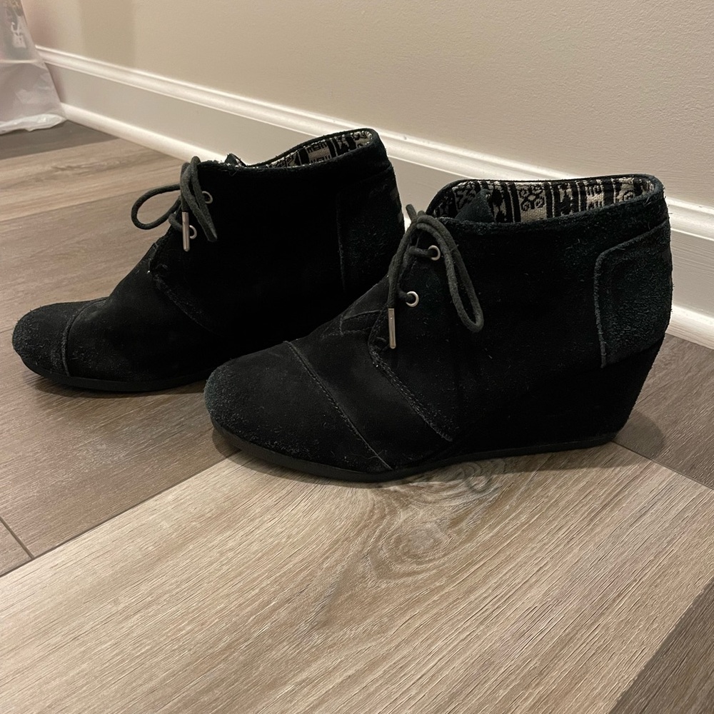 TOMS Black Wedged Booties